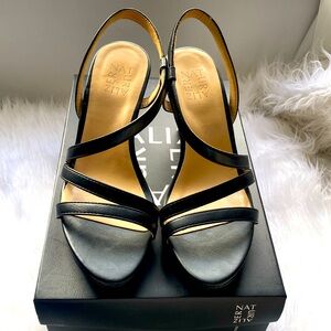 Naturalizer women’s strappy pumps size 8M